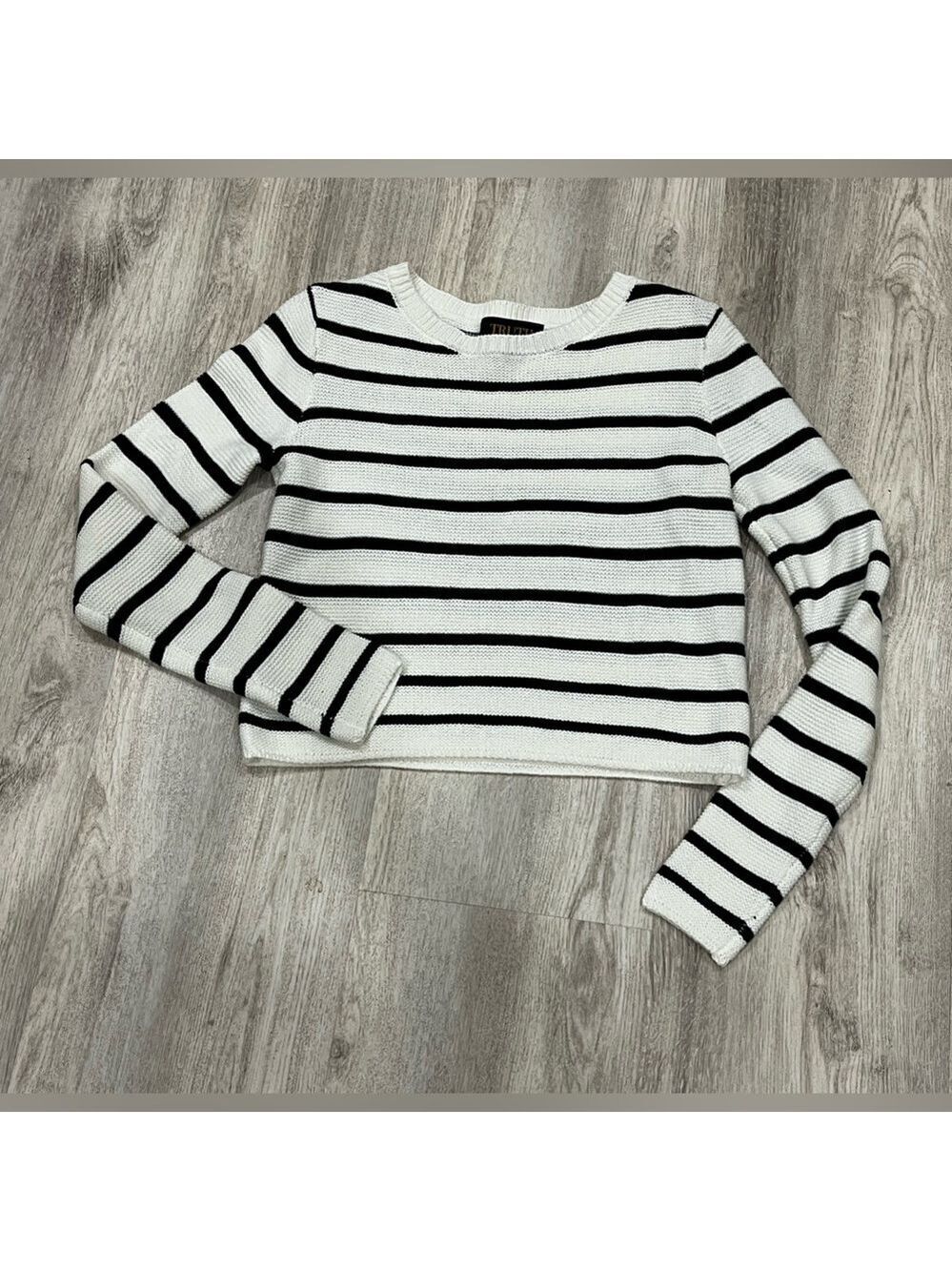 Striped Black and White Cropped Sweater XS TRUTH by Republic